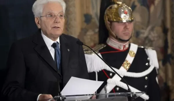 Mattarella “Bisogna amare la democrazia, prendersene cura”