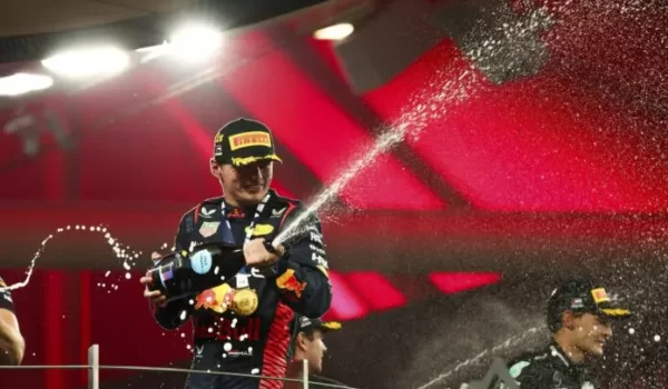 A Las Vegas vince Russell, Verstappen conquista il quarto titolo