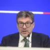 Giorgetti “Sconto solo sul gasolio di 17 centesimi fino al 6 agosto”