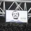 Tifosi di spalle durante il minuto di silenzio per Mazzola, Juventus multata